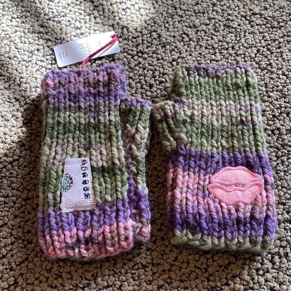 NWT Hand Knit Fingerless Gloves w/ Patches